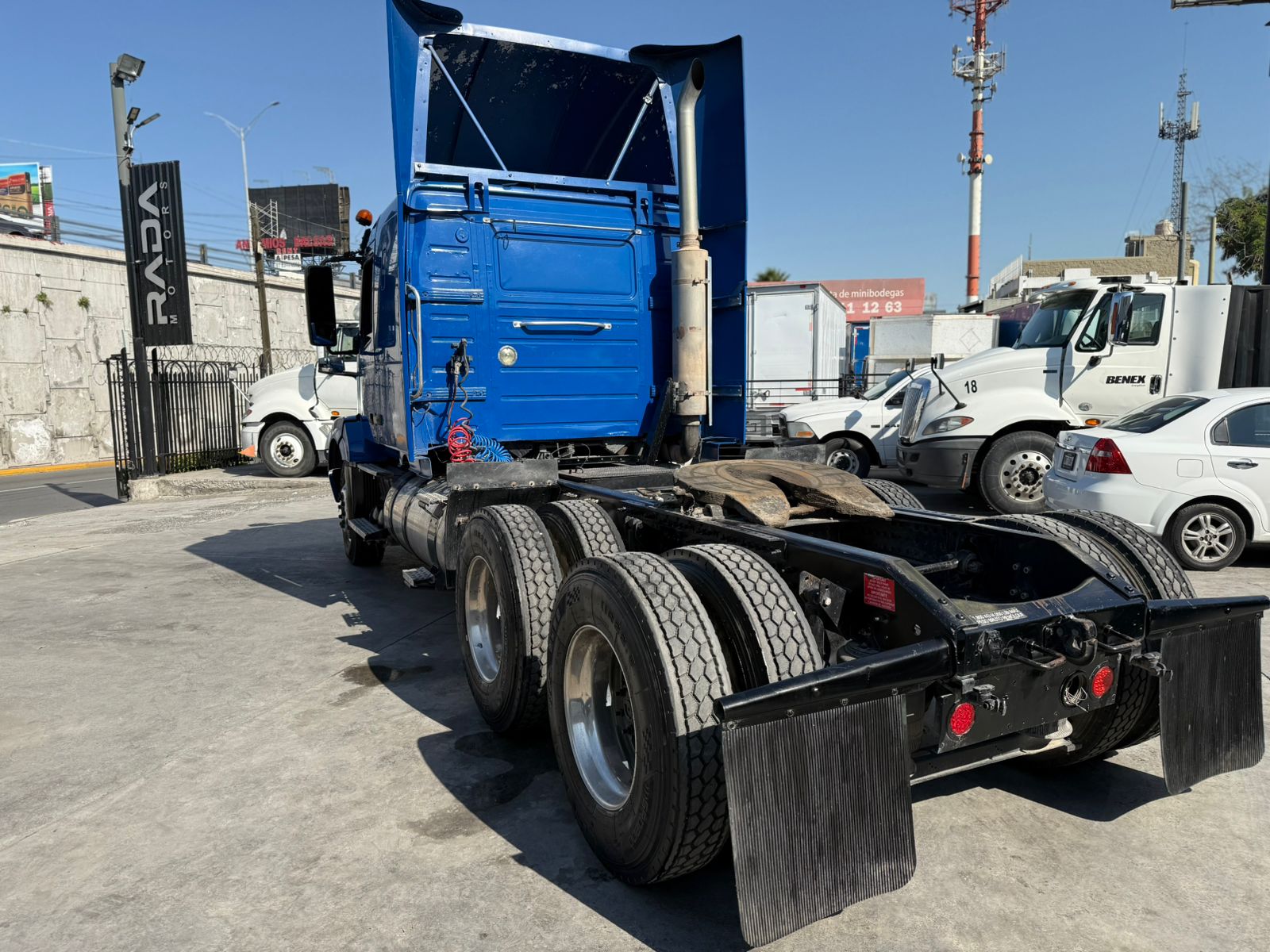 Volvo VNL  64T